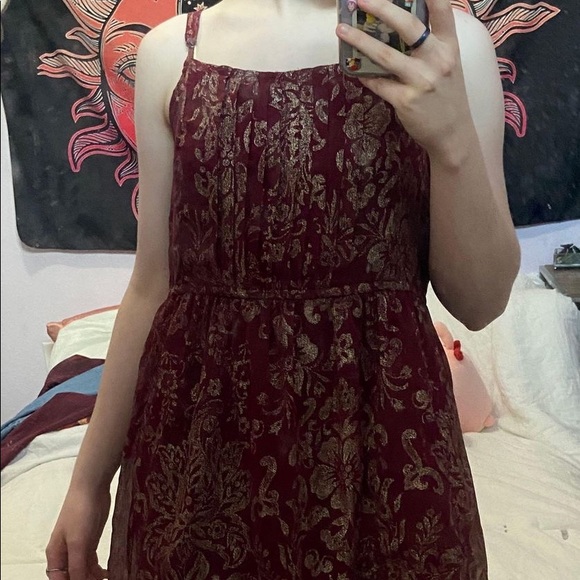 Red Dress - Picture 3 of 4